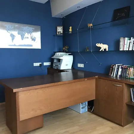 Kazarmenniy Pereulok 4 *